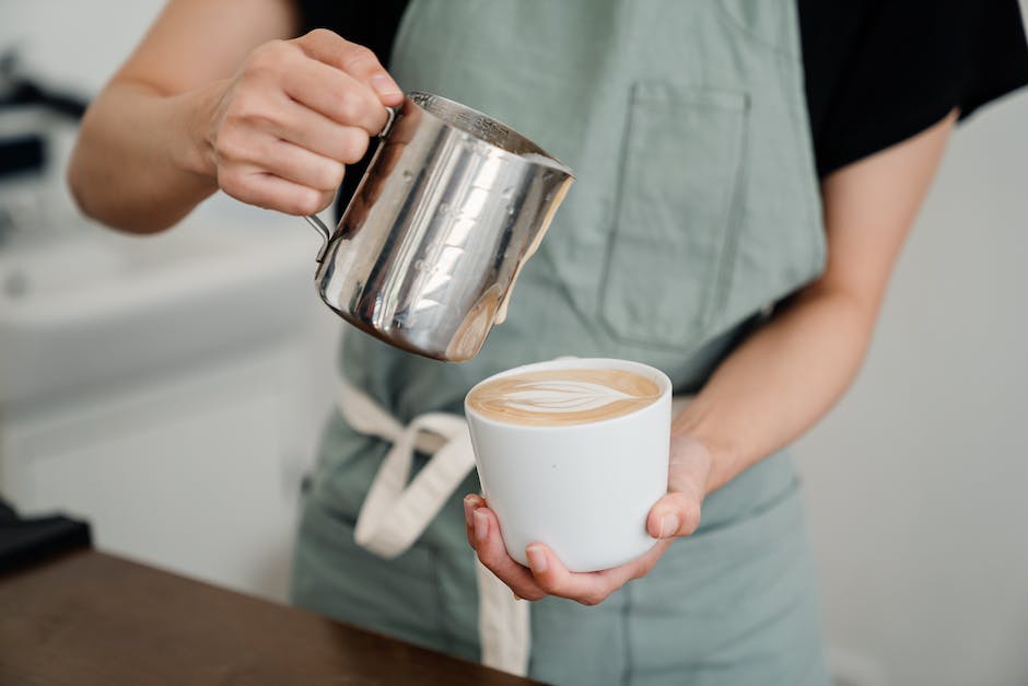  warum-schaeumt-milch-beim-kochen