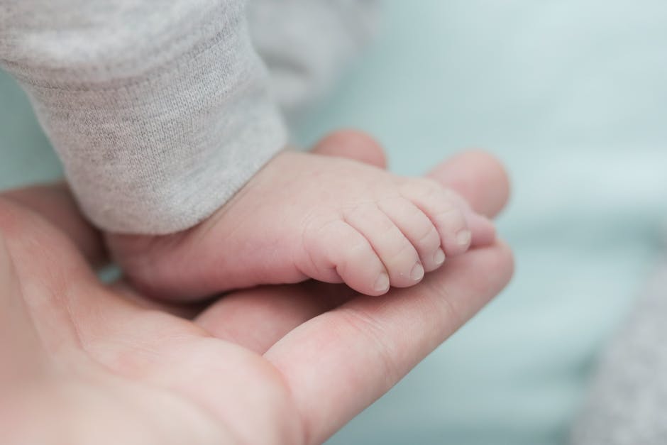 Baby Milch: Säuglings-Nahrungszubereitung und Ernährungsdauer