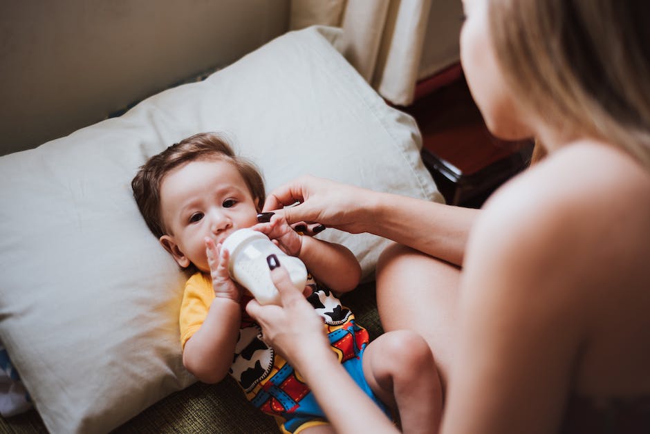 wie lange sollen Babys Muttermilch bekommen