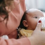 Babys Milch Ernährung: Wie lange gibt man Babys Milch?